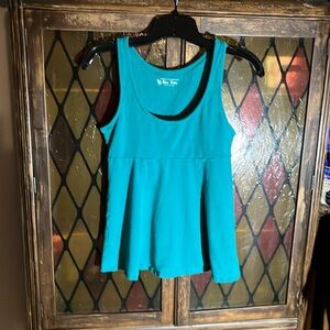 ✨2 for $15✨ Victoria’s Secret Turquoise built in bra tank top.